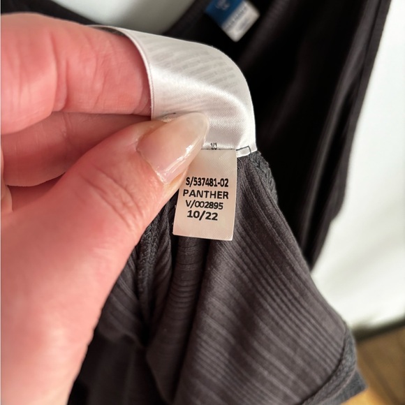 Old Navy Charcoal Gray V-Neck Tank Top Size 3X - Picture 6 of 7